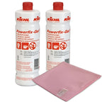 Zwei weiße kunststoffflaschen kiehl powerfix-gel wc-kraftreiniger mit roten deckeln neben rosa mikrofasertuch