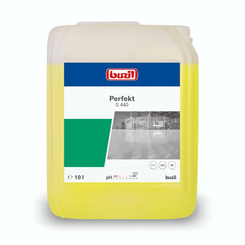 Ein 10-liter behälter buzil perfekt g440 alkalischer intensivreiniger mit durchsichtig gelber flüssigkeit und farbigem etikett