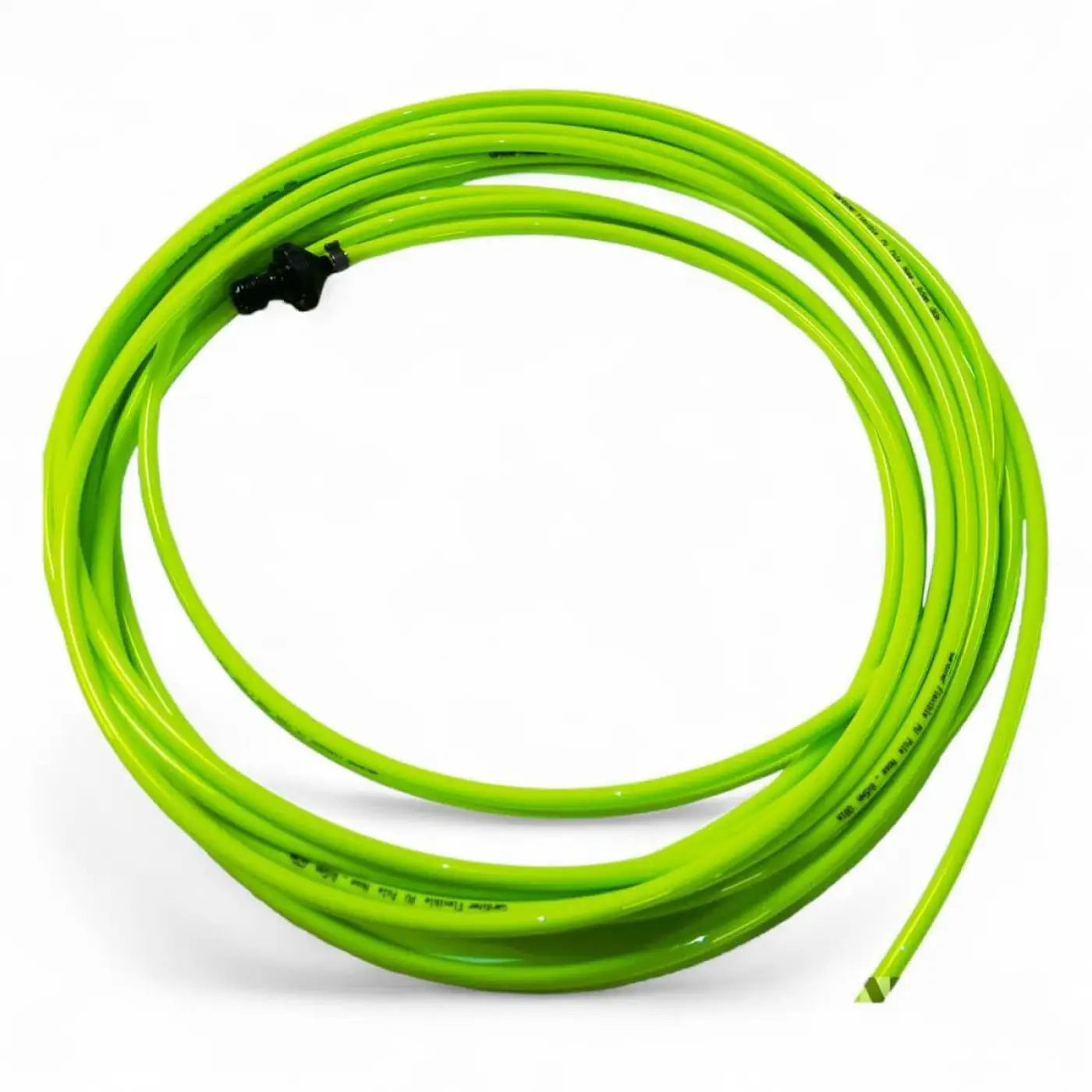 Bright neon grüne coiled gartenschlauch mit schwarzem anschluss am ende für gardiner super max 63 19,20 meter teleskopstange
