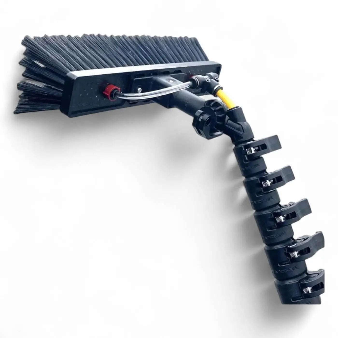 Black bristle window cleaning brush with yellow hose attachment and telescoping segmented handle gardiner xtreme 47 1727 meter hm carbon profi teleskopstange