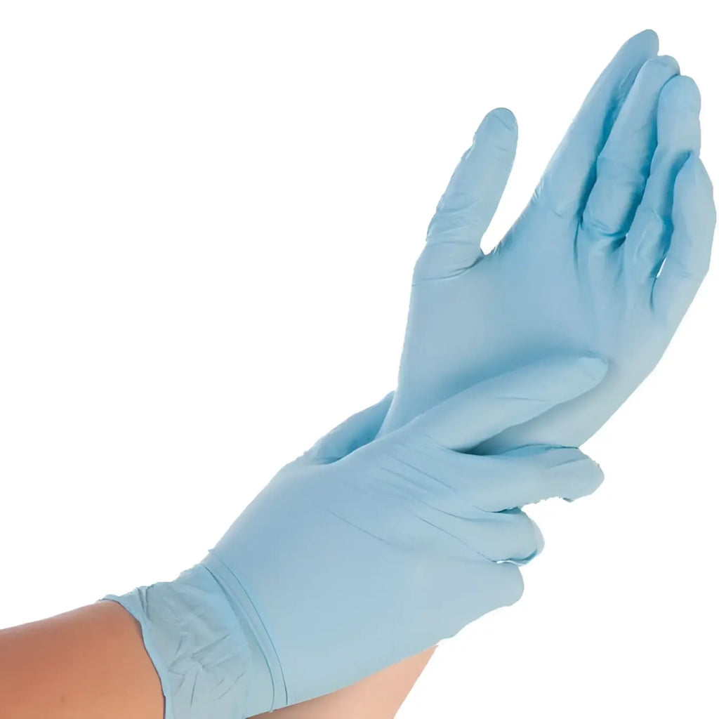 Hygostar nitril handschuhe control in hellblau getragen, 100 stück, disposable latex schutz für die hand