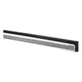 Silberner edelstahl fensterabzieher mit schwarzem gummiblatt von wacerman aus der moerman dura-flex serie