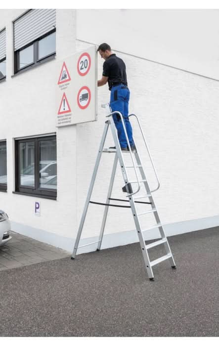 MUNK Günzburger Steigtechnik Plattformleiter.