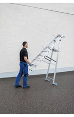 Silberne aluminium plattformleiter von munk mit rollen und griff für sicheren einstieg und flexiblen einsatz