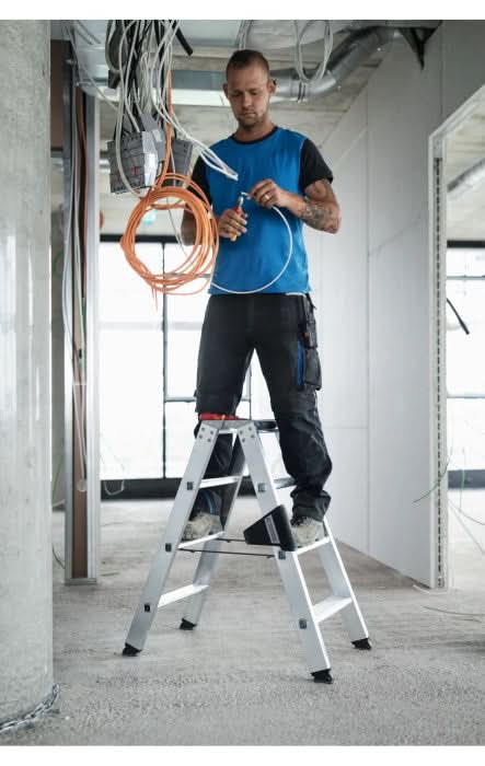 MUNK Steigtechnik Stufen-Stehleiter beidseitig begehbar.