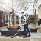 Grauer und schwarzer nilfisk gd5 battery rückensauger mit langem silbernen griff und rucksackdesign