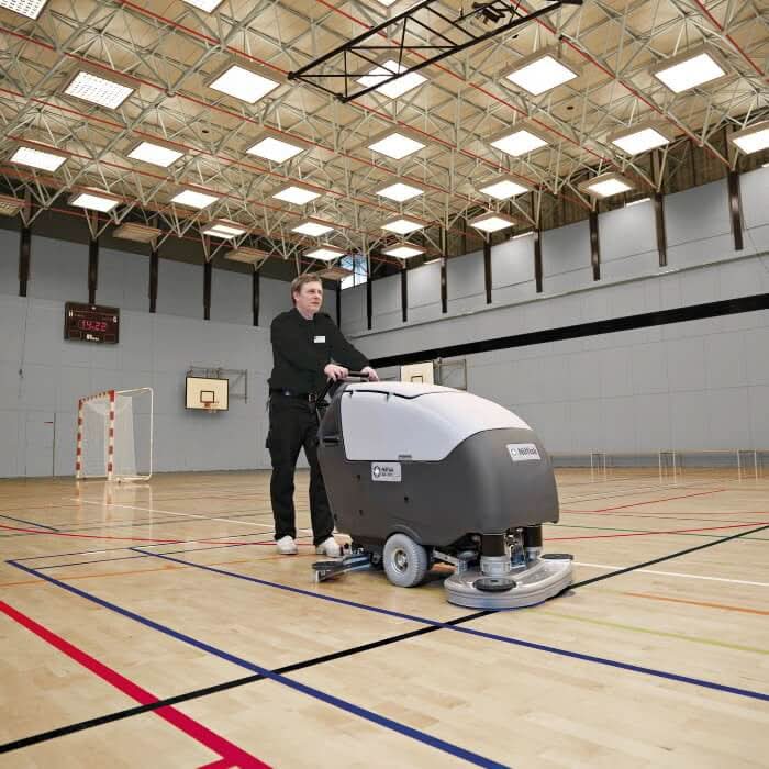 Nilfisk scheuersaugmaschine ba 651 grau weiß mit abgerundeter form schwarzem griff und rädern für holzbodenreinigung