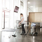 Nilfisk vl100-55 eu go nass-/trockensauger silberblauer industriestaubsauger mit rollenbasis