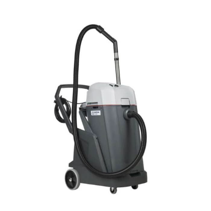 Gray and white nilfisk vl500 75-2 edf nasssauger trockensauger with black hose handle and wheeled base for mobility