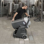 Nilfisk vl500 75-2 edf nasssauger trockensauger graue industrielle bodenreinigungsmaschine mit weißem tank und schwarzen rädern