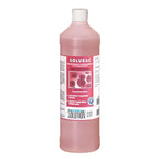 Eine 1 liter flasche solubac lösung mit rosa flüssigkeit und weißem deckel als geruchskiller von glöckner