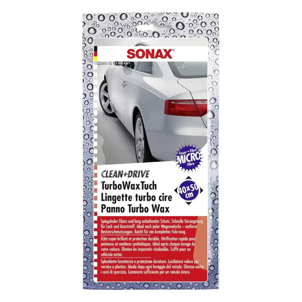 Silberner audi auf der verpackung des sonax clean + drive turbowaxtuchs 40x50cm zur kraftvollen fahrzeugreinigung