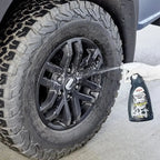 Schwarze sonax felgenbeast sprayflasche mit gorilla logo zur reinigung von reifen und felgen 1l