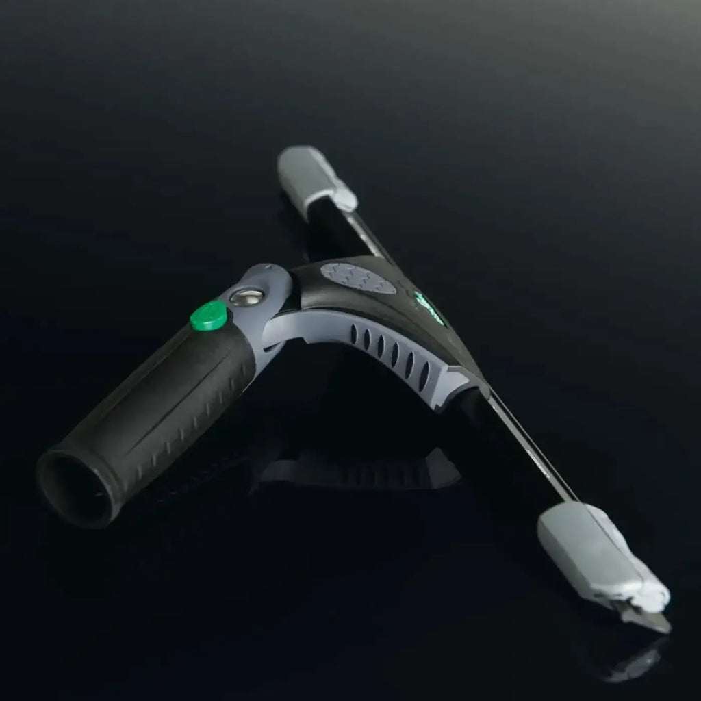 Unger AKN12 ErgoTec NINJA 4in1 fensterputzset mit ergonomischem grauen und schwarzen griff und grünem knopfschalter