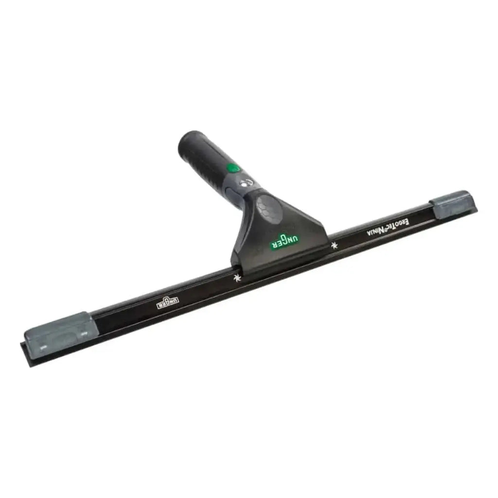 Schwarzer unger ergotec ninja fensterwischer 40° mit strukturierter griffmulde und grauen gummierten kanten